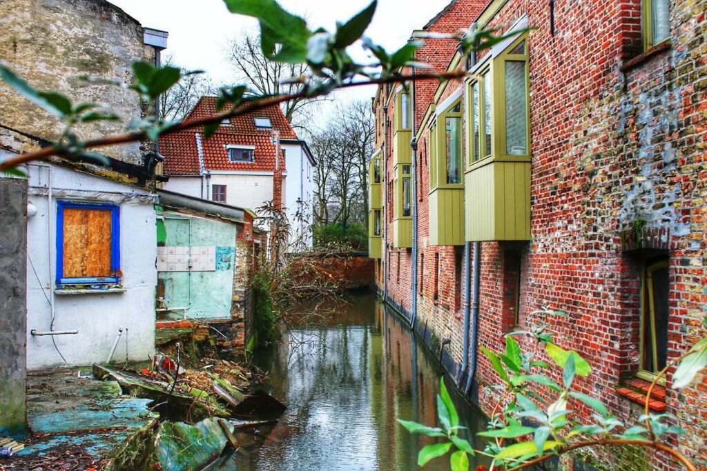 Bruges, tra canali e stradine acciottolate