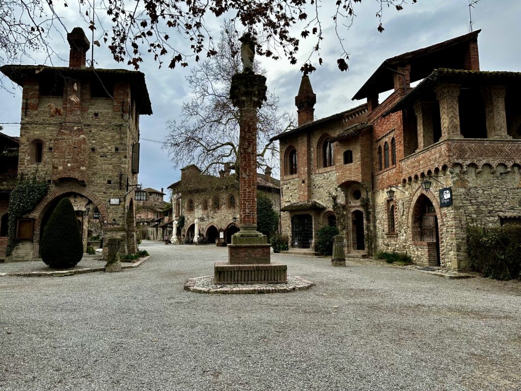 Grazzano Visconti: il borgo medievale nascosto dell'Emilia Romagna!