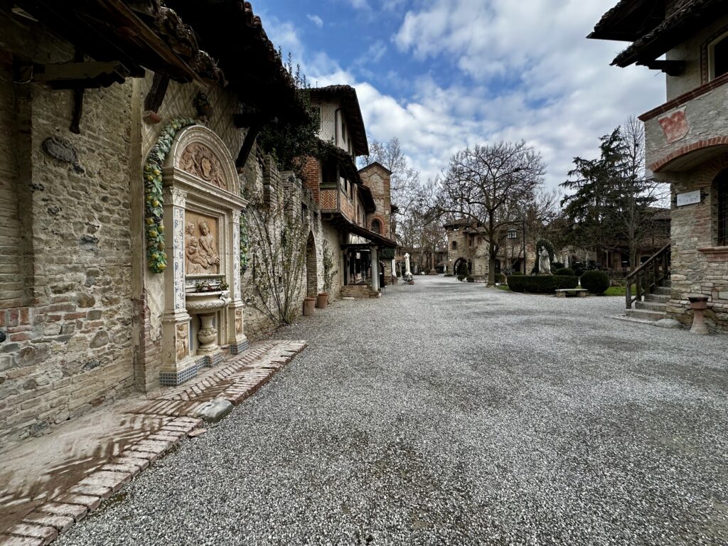 Grazzano Visconti: il borgo medievale nascosto dell'Emilia Romagna!