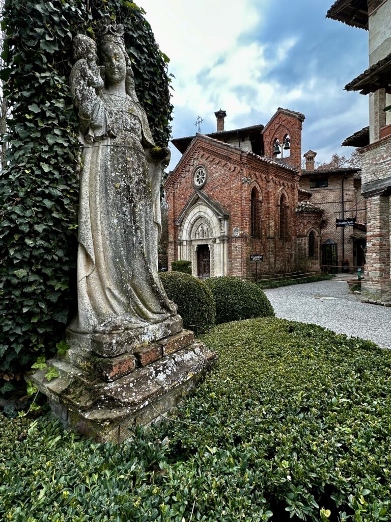 Grazzano Visconti: il borgo medievale nascosto dell'Emilia Romagna!