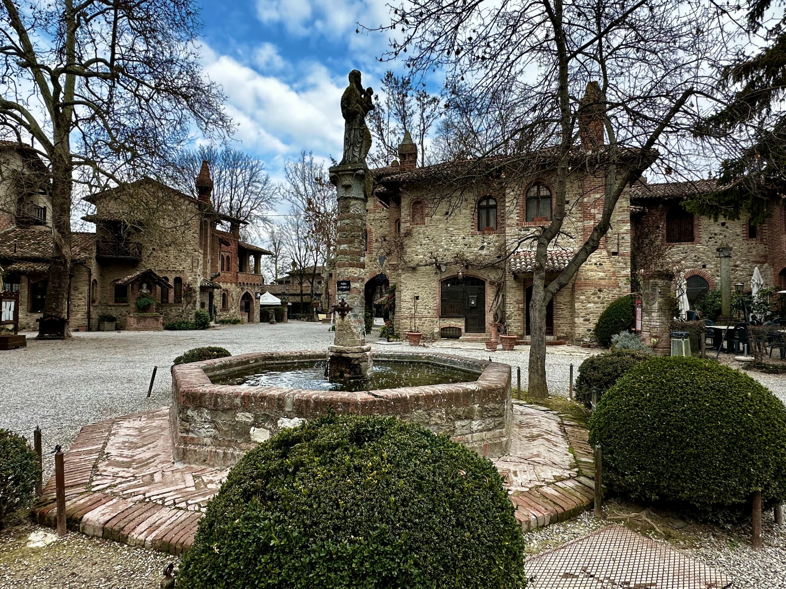 Grazzano Visconti: il borgo medievale nascosto dell'Emilia Romagna!