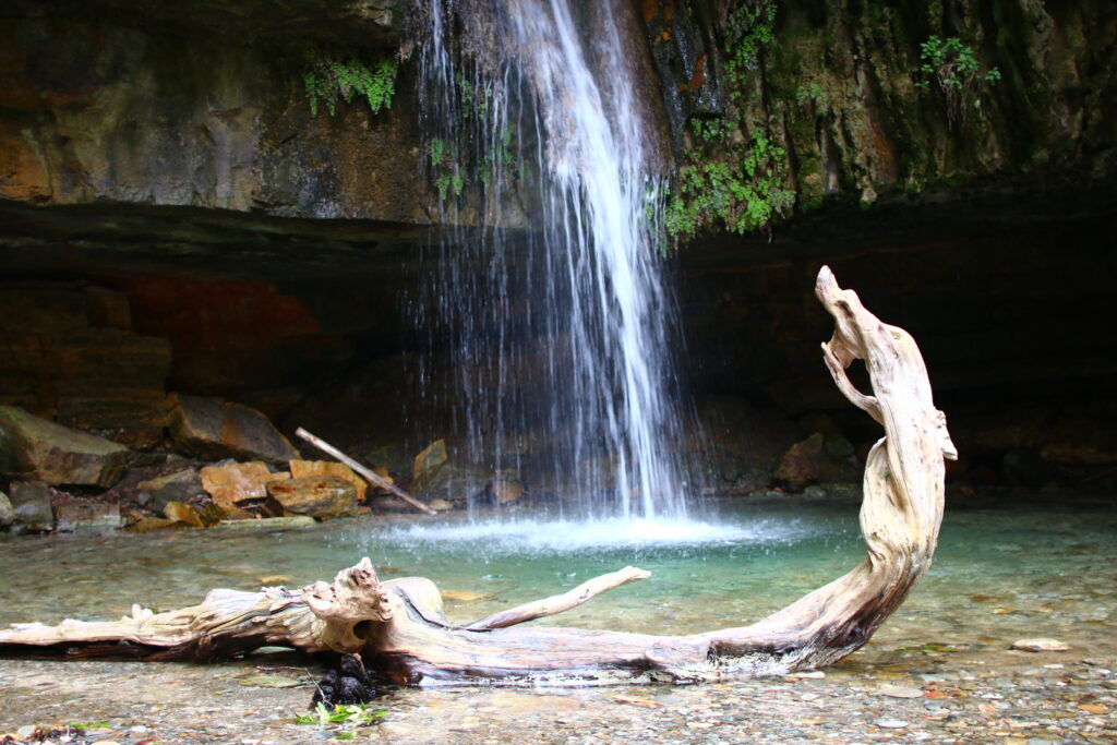 Su Stampu de Su Turrunu: La Cascata Nascosta della Sardegna