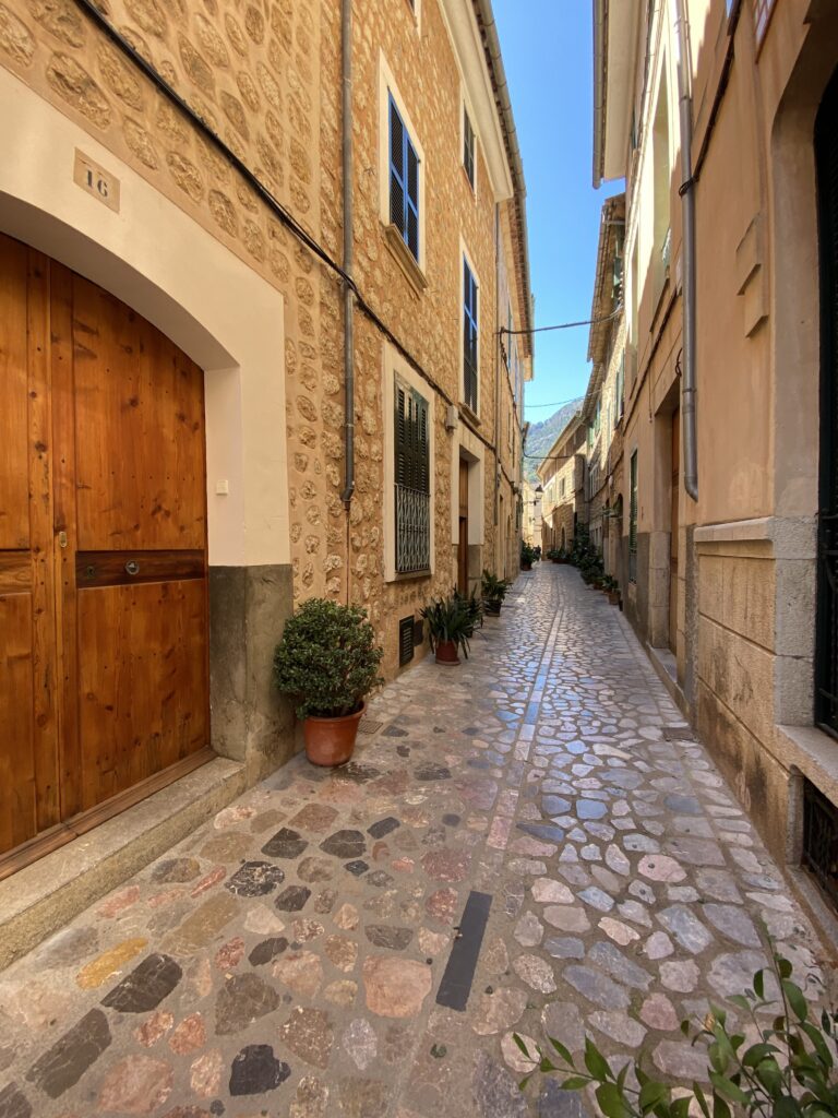 Sóller: tra agrumeti e tram storici